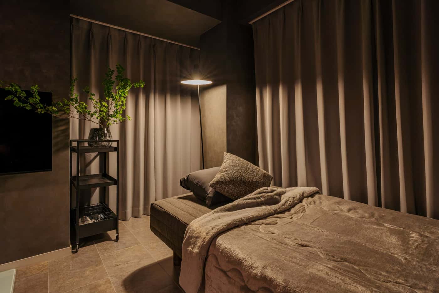 Room 701 — Top Floor — Nakano-shinbashi, Tokyo